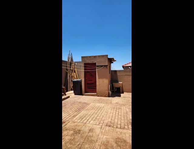 3 BEDROOM HOUSE FOR SALE IN ROSSLYN